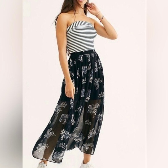 Free people Lydia skirt. Black and white floral with black solid under skirt. - Picture 4 of 10